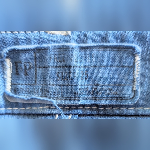 SALE......Free People  UPCYCLED INDIGO DYED Bib Overalls Size 25 - Picture 5 of 10